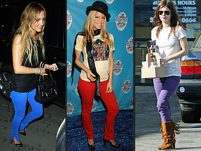 Забываются классические синие джинсы! Эшли Симпсон (Ashlee Simpson), Ферджи (Fergie) и Рэйчел Билсон (Rachel Bilson) носят цветные джинсы в стиле 80 - х